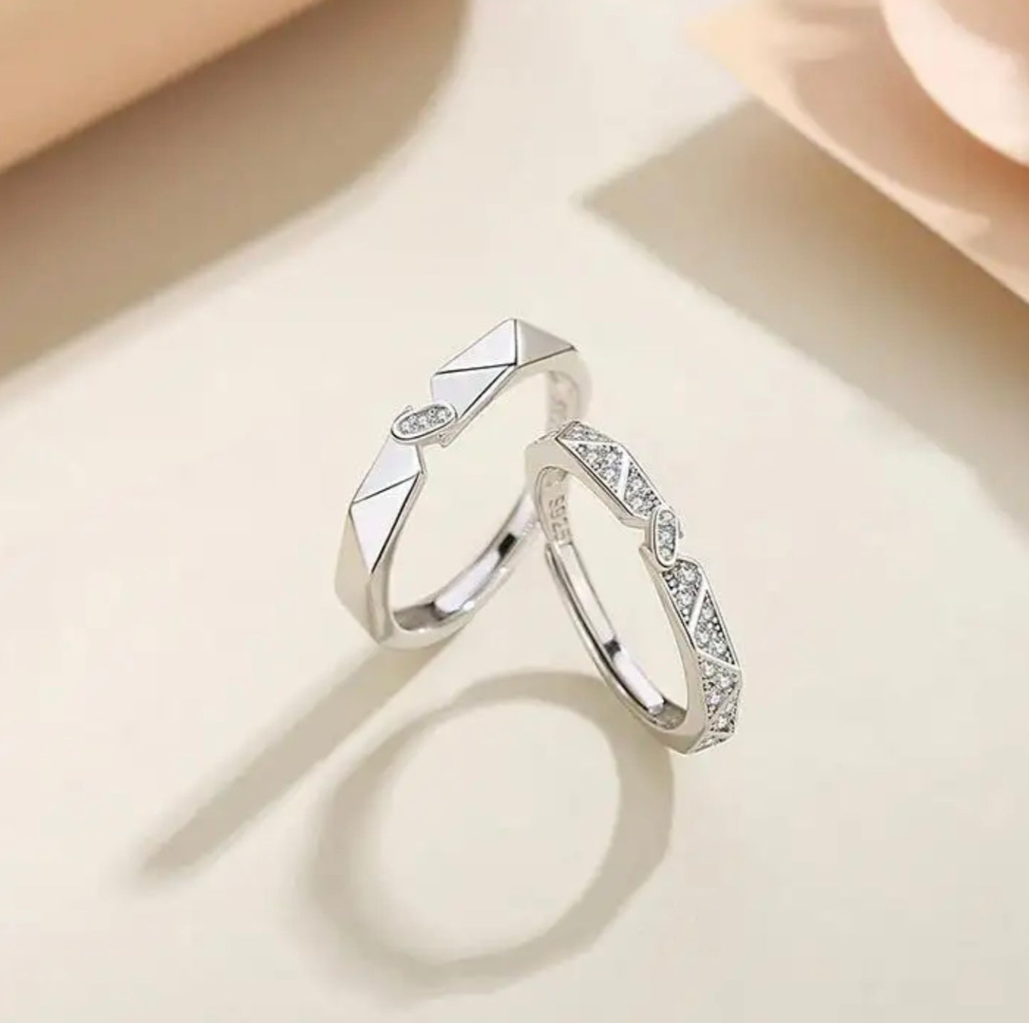 White Gold in eccentric Diamond design Wedding ring set